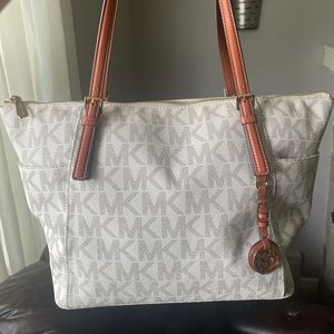 Michael kors tote zip top